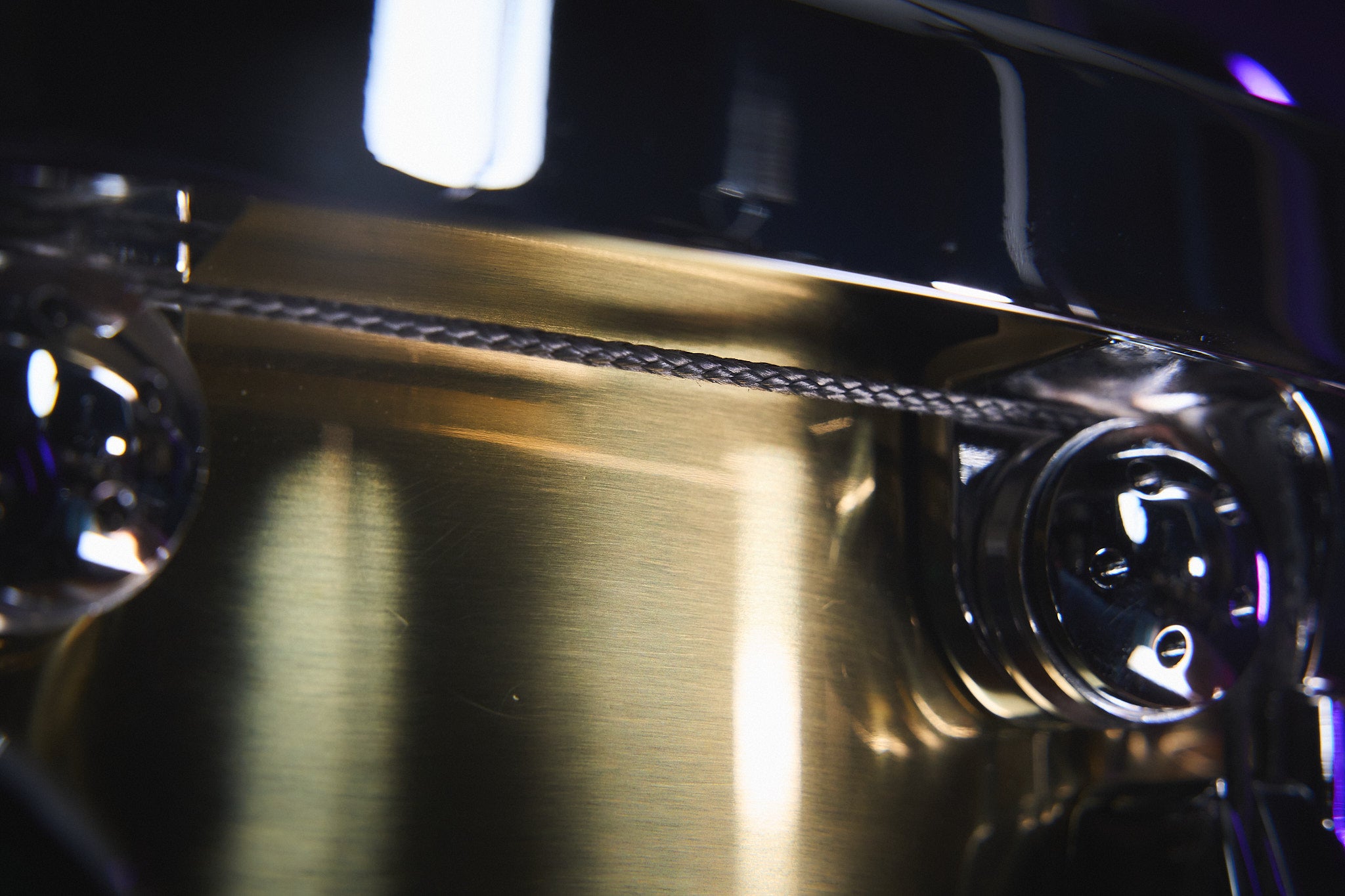 Close up photo of Dialtune's braided kevlar cable running through the proprietary pulley system.